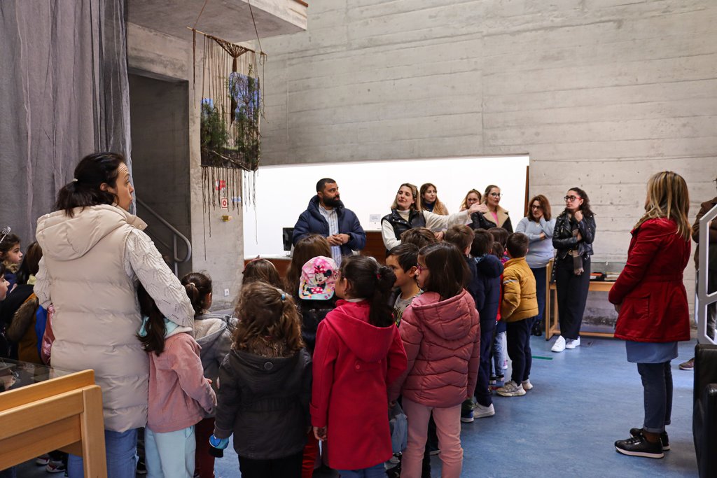 Crianças visitam exposição e pontos históricos de Mesão Frio