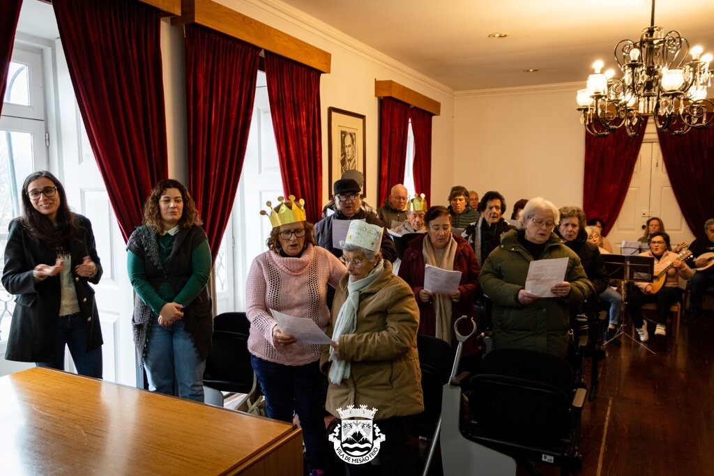 Ateliers (Re)viver Cantam Janeiras ao Executivo Municipal em Gesto de União e Tradição