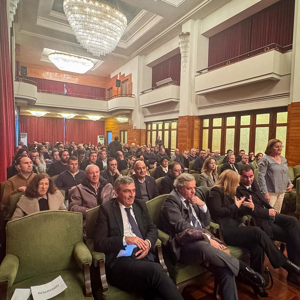 Presidente da Câmara Municipal marca presença na tomada de posse da nova direção da Casa do Douro