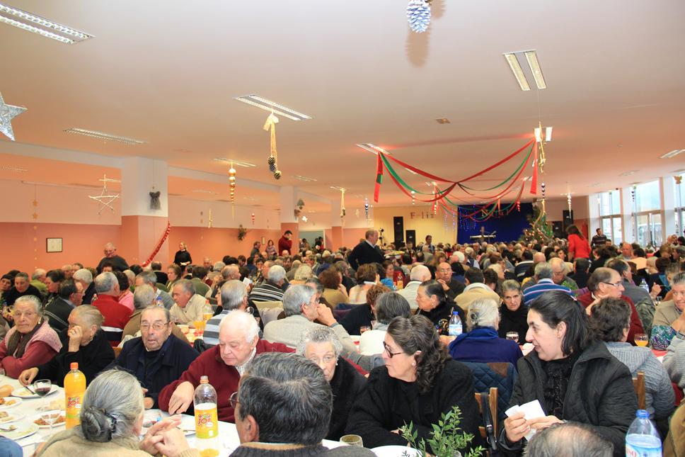 Cerca de 400 seniores celebraram o Natal em almoço convívio